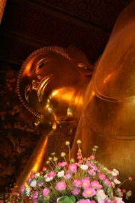 reclining golden buddha